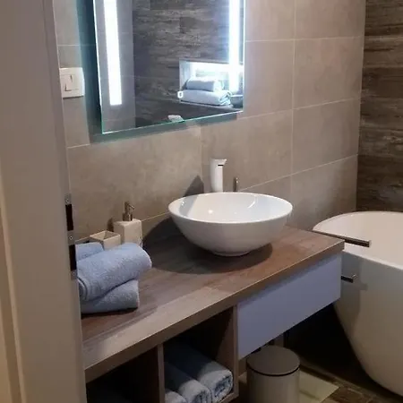 16428a Apartment Nin