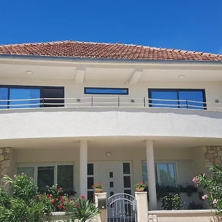 16428a Apartment Nin