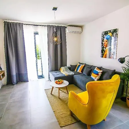 Apartment 16428a Nin