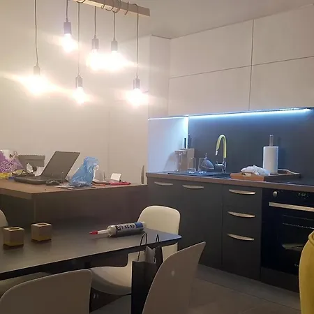 16428a Apartment Nin